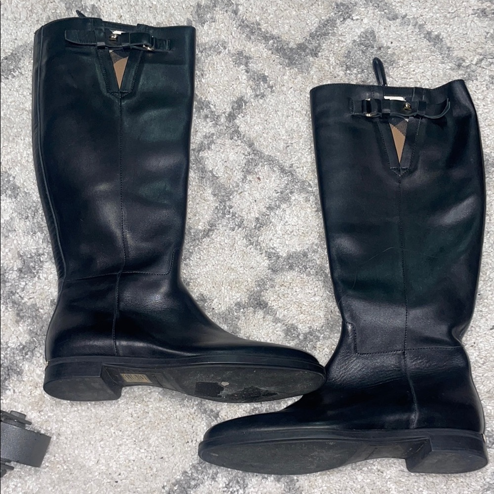 Burberry Check Women's
Equestrian Tall Black Leather boots